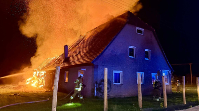 Nocny pożar budynku w Ostaszowie