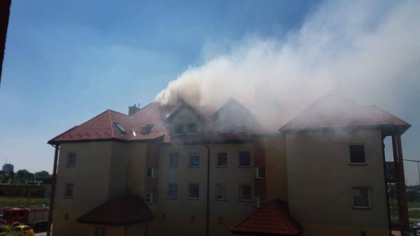 Pożar dachu na ul. Borówkowej w Polkowicach